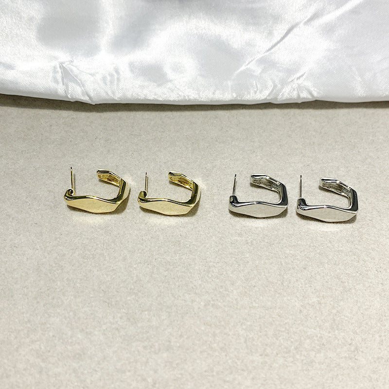 Irregular C-shaped Earrings With Minimalist Design