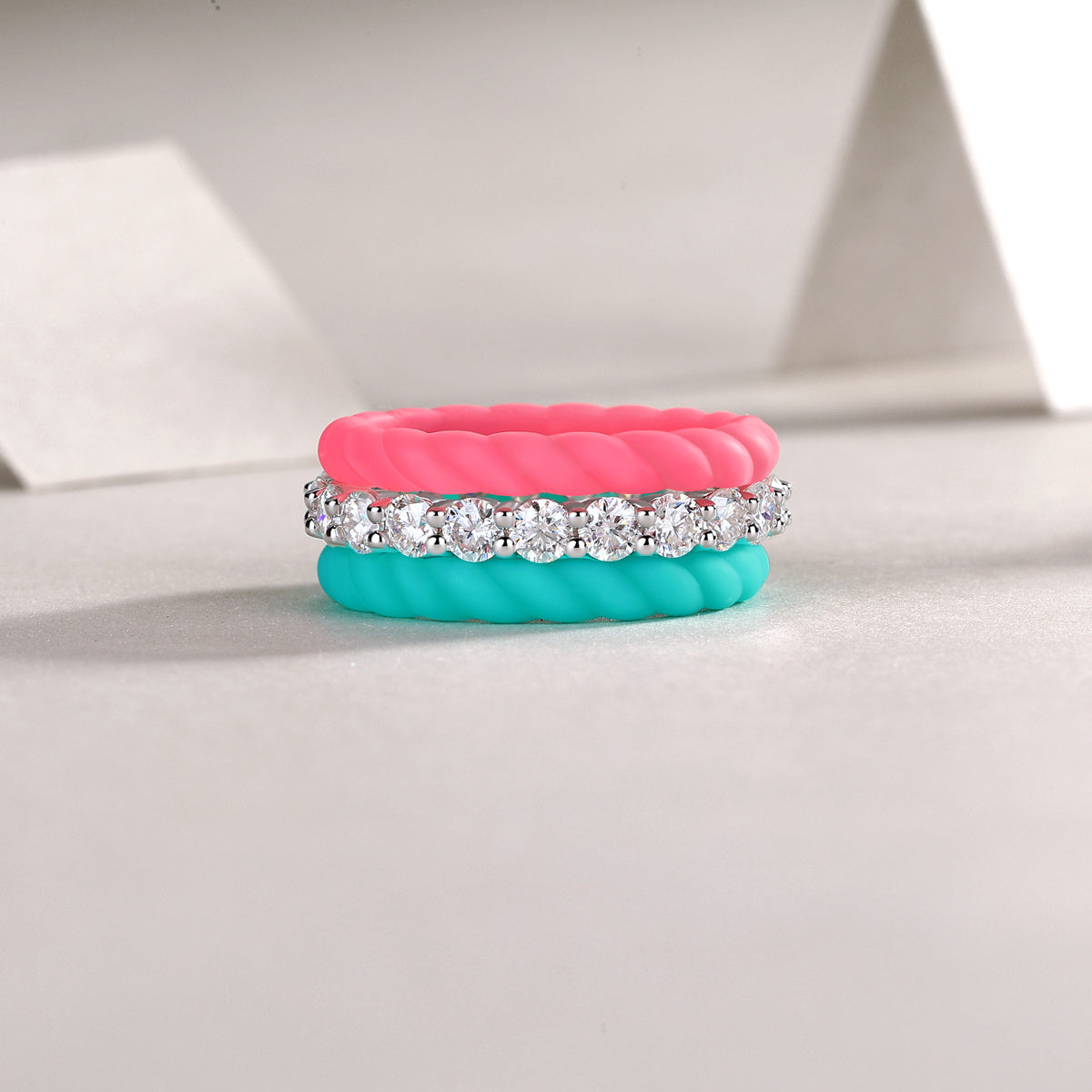 Dreamy Halo - A Wedding Ring Set With Top-quality Moissanite S925 Silver And Platinum-plated Diamond. The Ring Can Be Inspected With A Diamond Pen