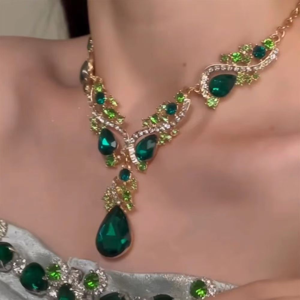 Women's Heavy Industry Advanced Sense Necklace Earrings