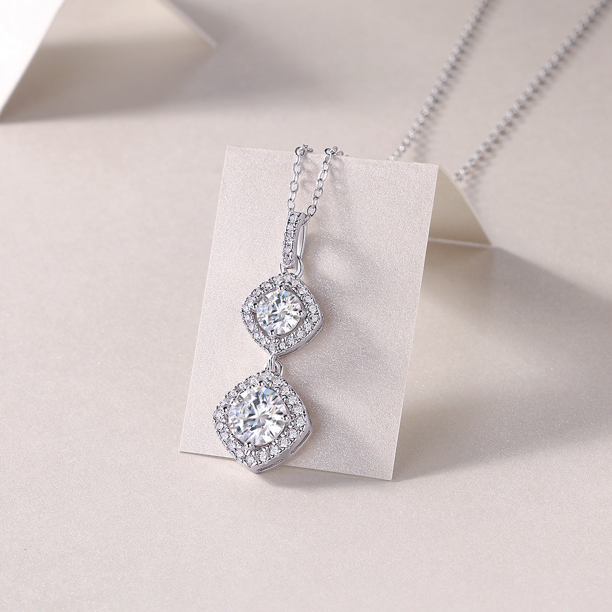 Snowy Wonderland - A Fashionable And Luxurious Diamond Jewelry Pendant Set With 1-carat Moissanite S925 Sterling Silver And Platinum Plating