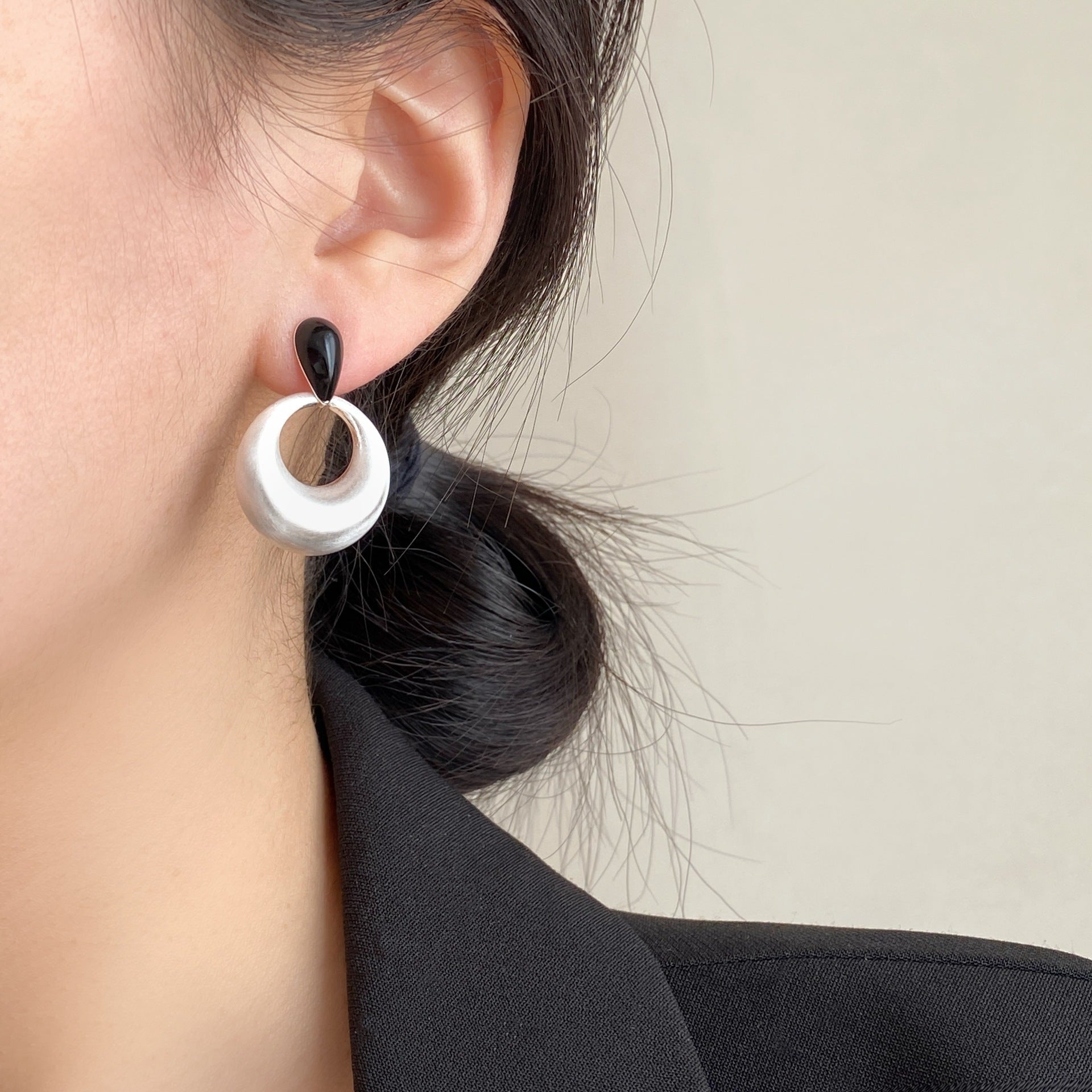 Retro Geometric Drop Earrings With Enamel Color Clash