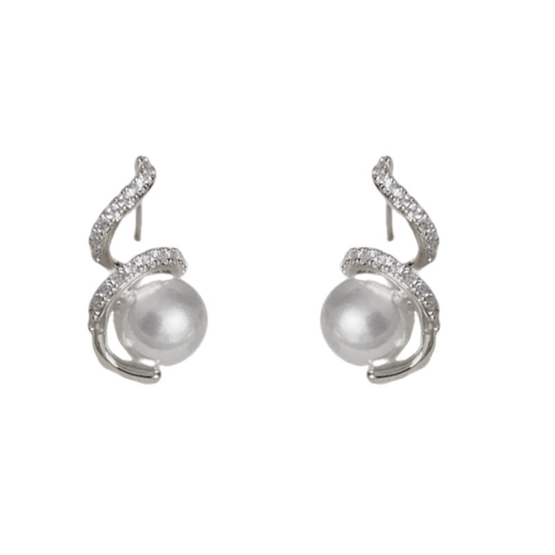 Women's Versatile Pearl Earrings With Diamond Surrounds