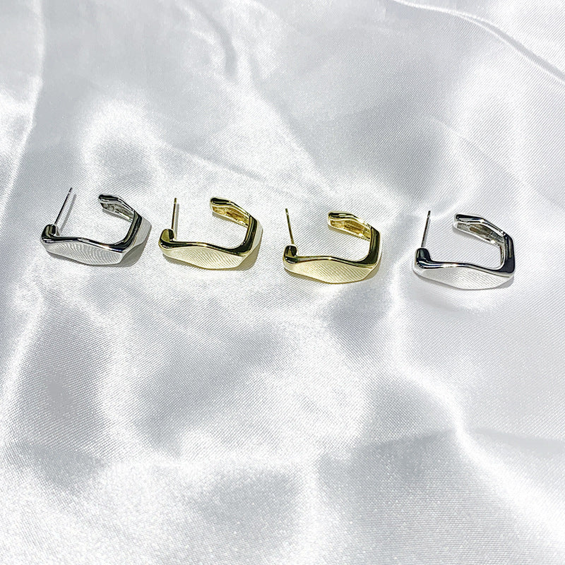 Irregular C-shaped Earrings With Minimalist Design