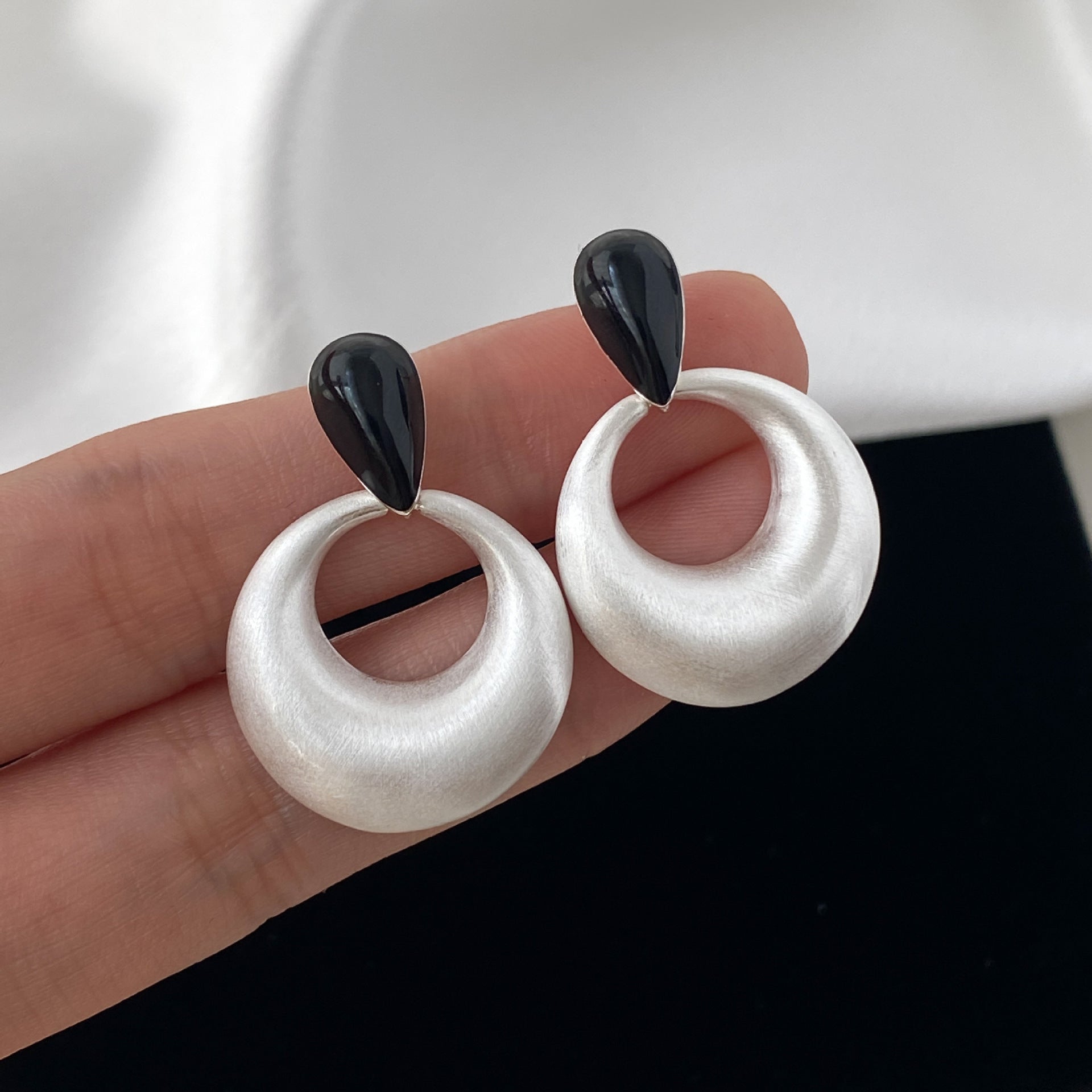 Retro Geometric Drop Earrings With Enamel Color Clash