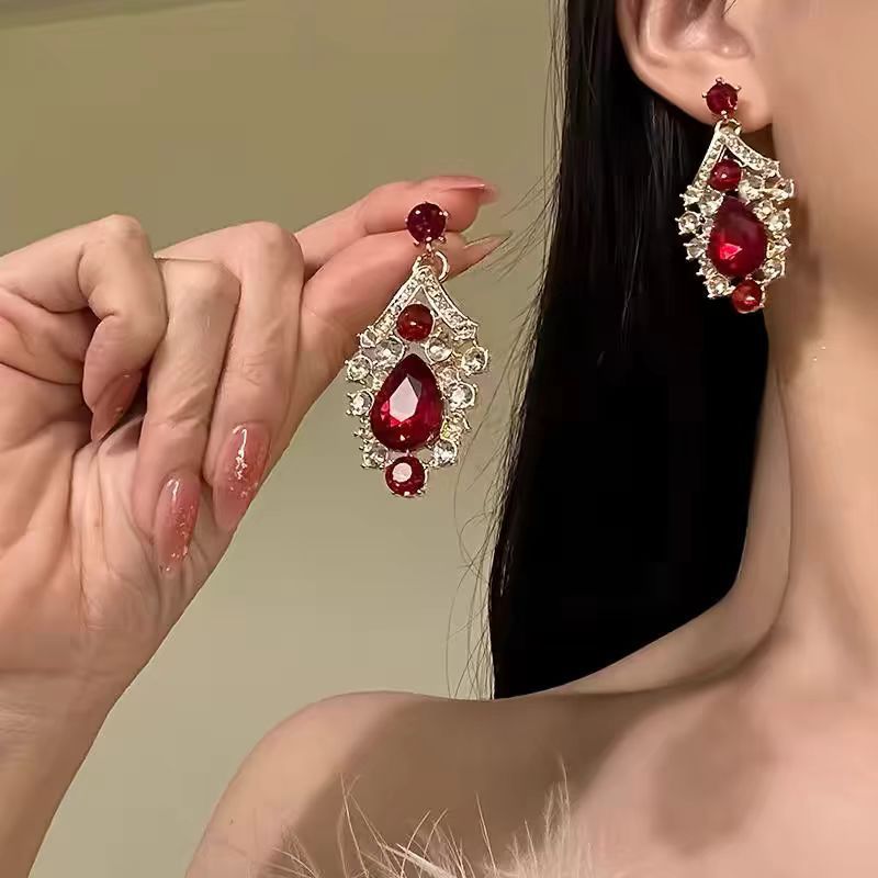 Women's Heavy Industry Advanced Sense Necklace Earrings