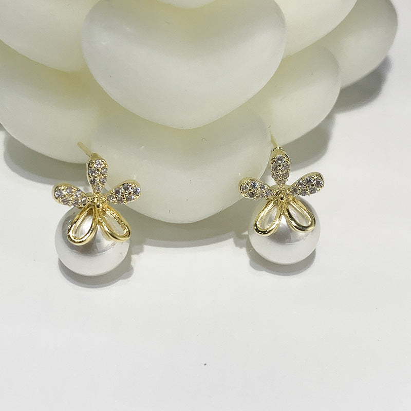 Pearl Flower High-end Small Fragrance Earrings