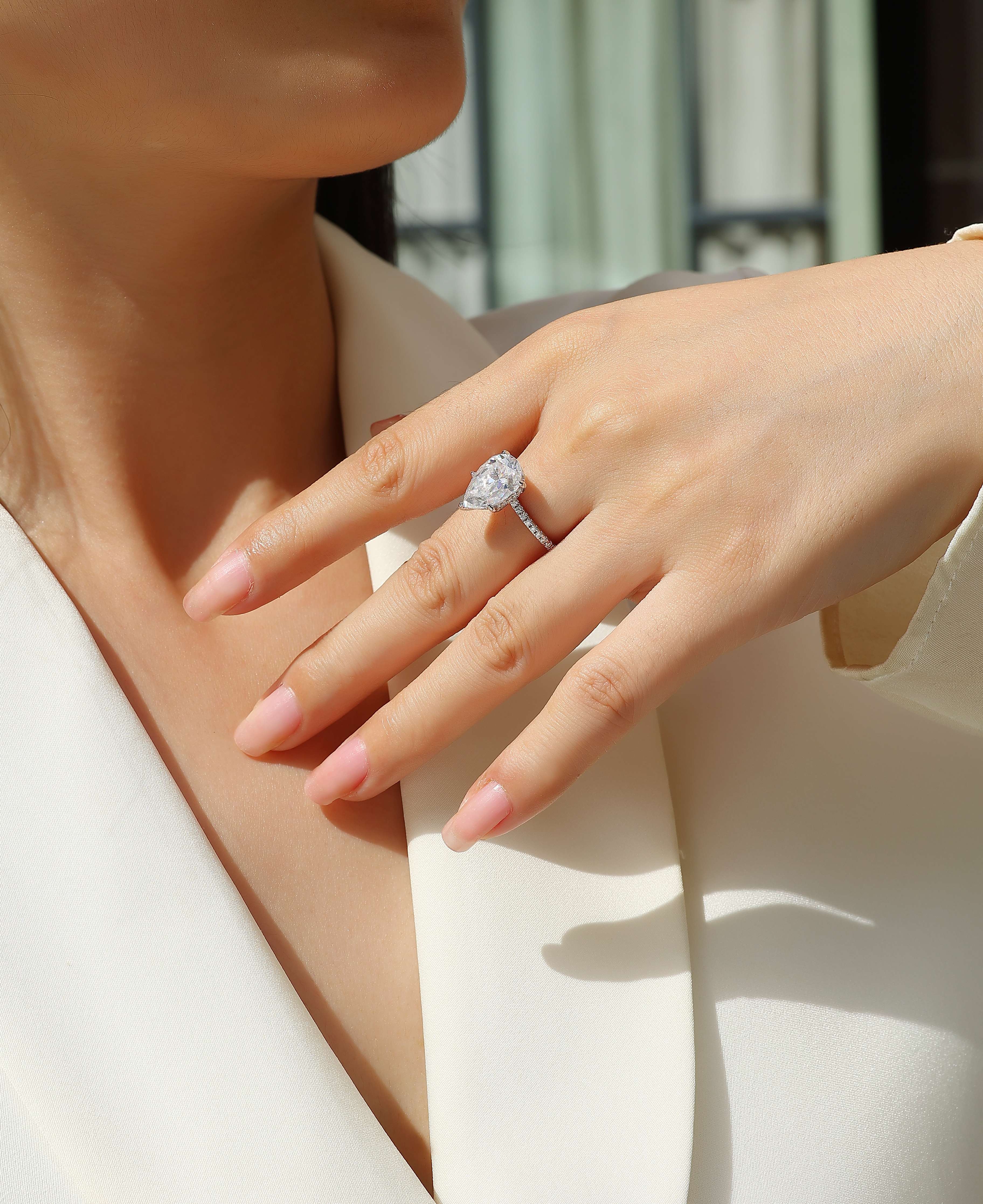 Light And Shadow - A Wedding Ring Set With Top-quality Pear-shaped Moissanite S925 In Silver And Platinum-plated. The Ring Can Be Inspected With A Diamond Pen
