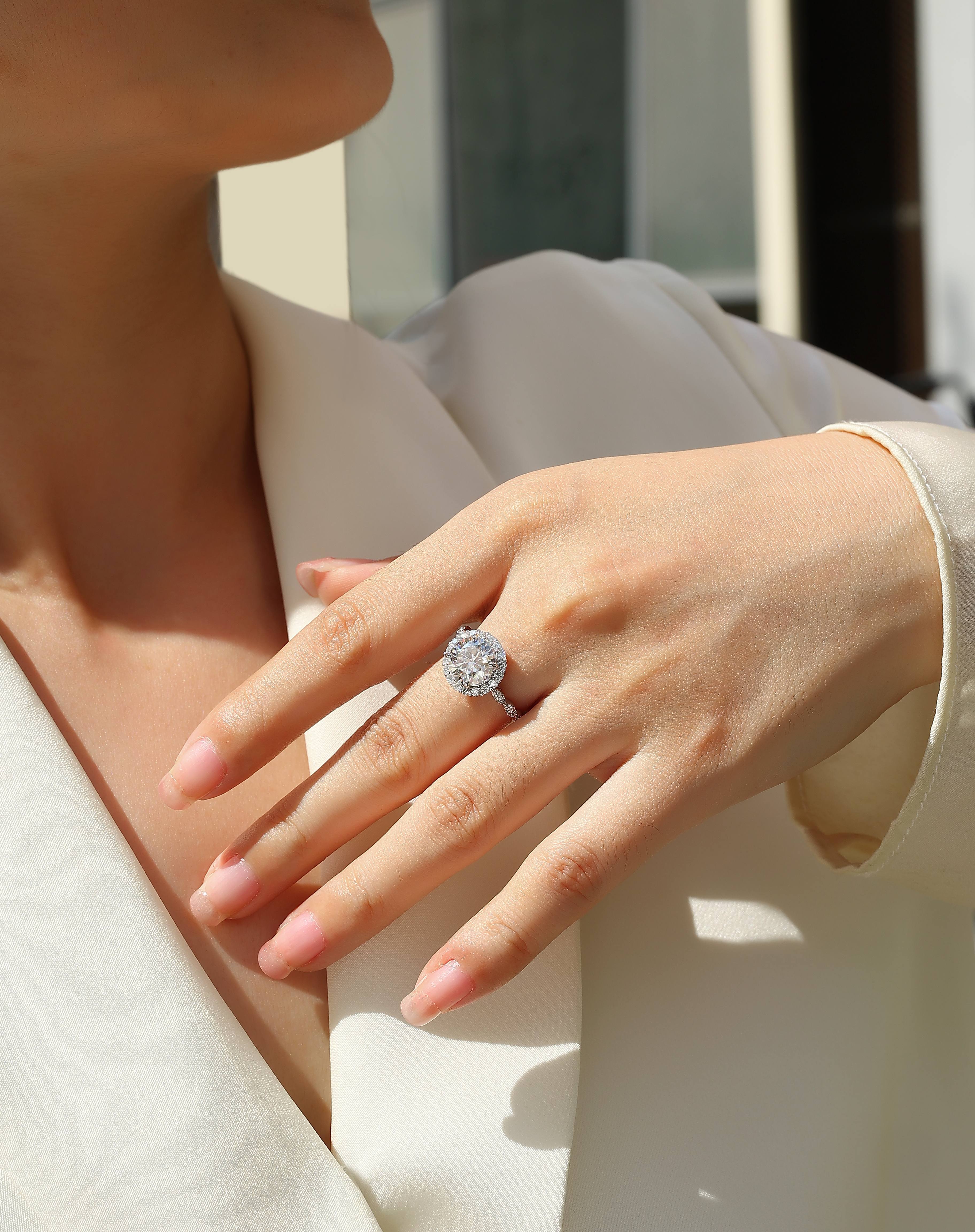 Star-studded - A Wedding Ring Set With Top-quality 3-carat Moissan S925 Silver And Platinum-plated Diamond. The Ring Can Be Inspected With A Diamond Pen