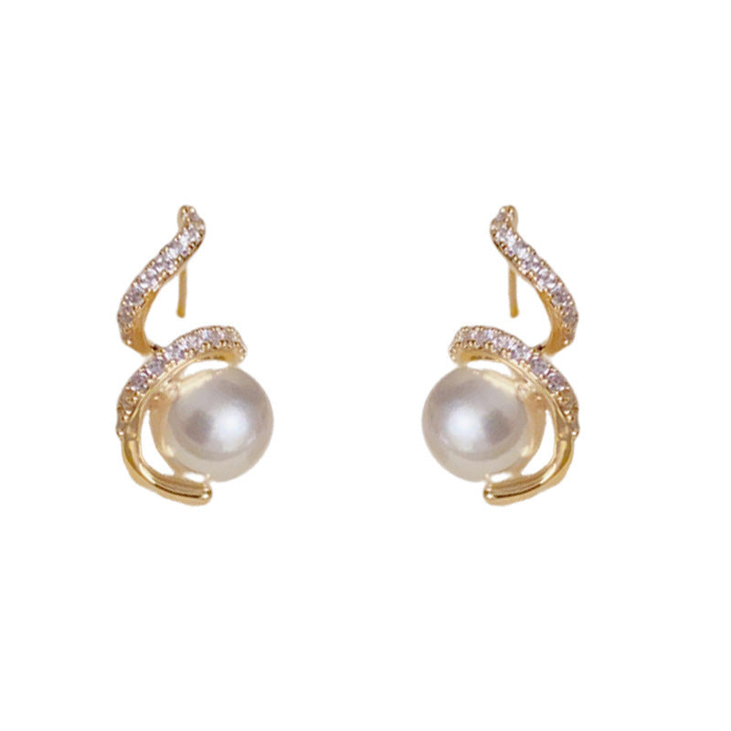 Women's Versatile Pearl Earrings With Diamond Surrounds