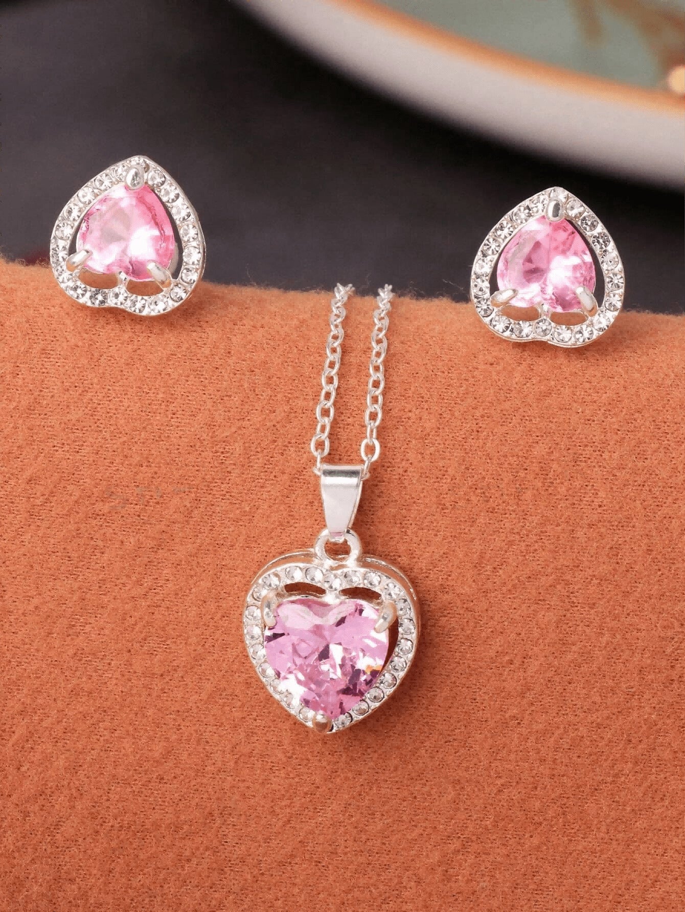 Crystal Zircon Heart-shaped Pendant Earring Set