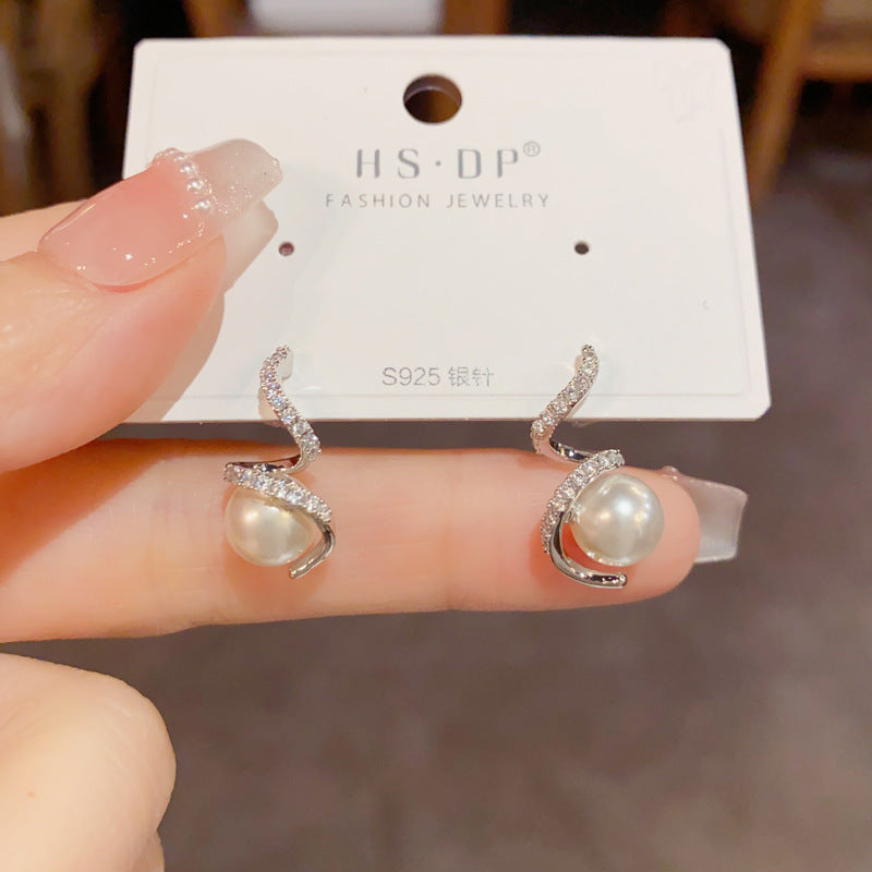 Women's Versatile Pearl Earrings With Diamond Surrounds