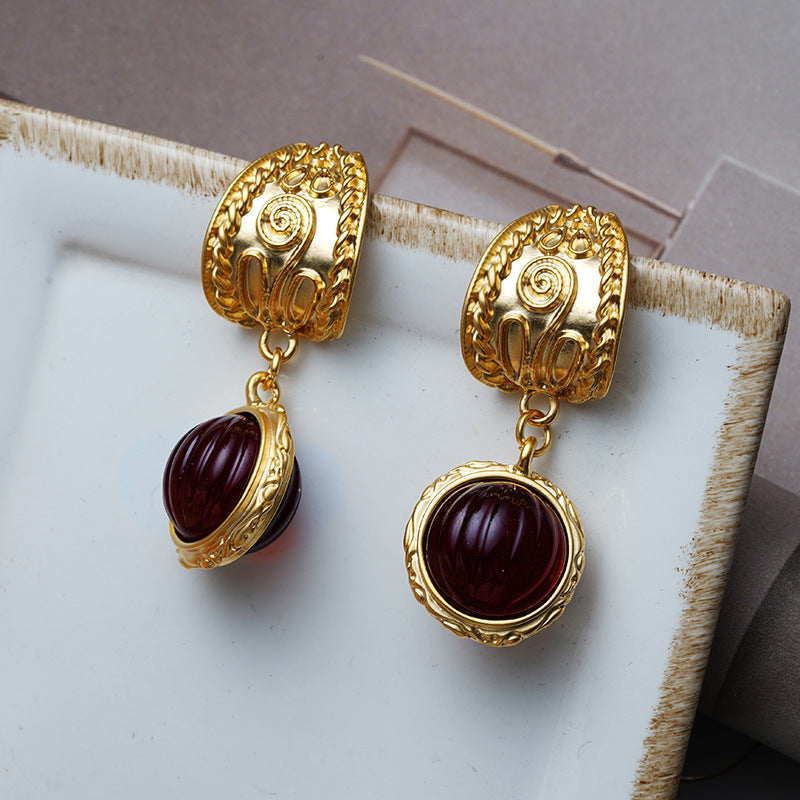 Retro Earrings Are Feminine, Lightweight, Luxurious And Exaggerated In Personality