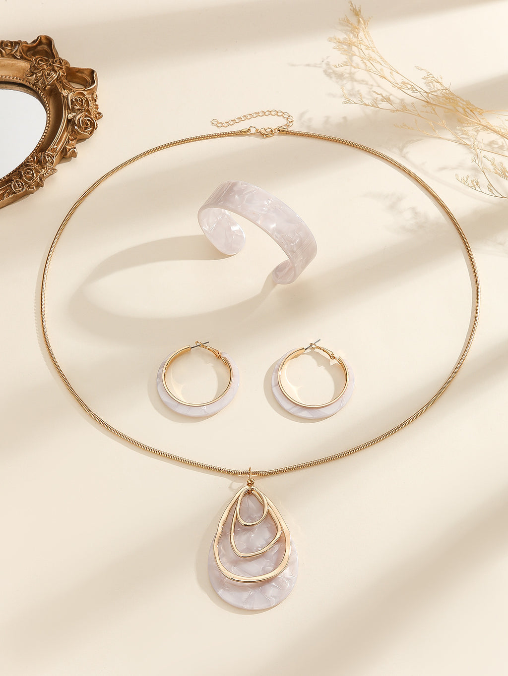 Acrylic Bracelet Earrings Necklace Fashionable Three Piece Set