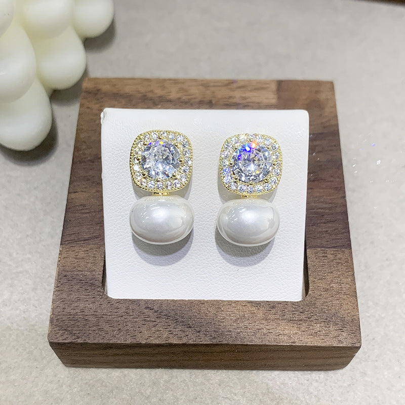 Elegant And Exquisite Sparkling Pearl Earrings