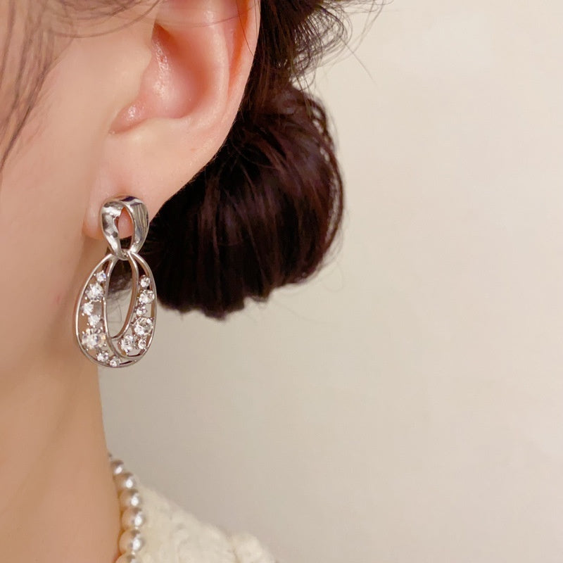 Female Minimalist French Retro Hollow Geometric Earrings