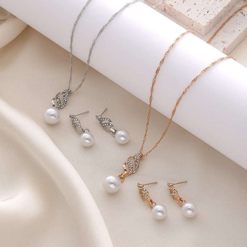 Pearl Pendant Necklace And Earrings Set