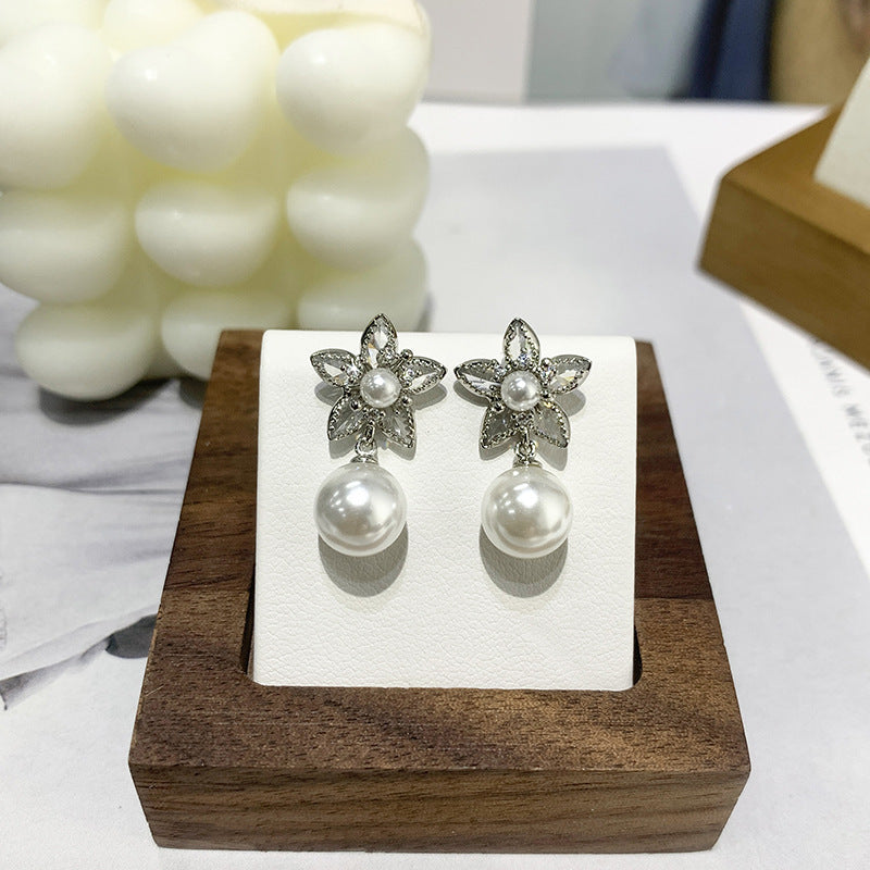 French Retro Light Luxury Niche Design Small Flower Earrings