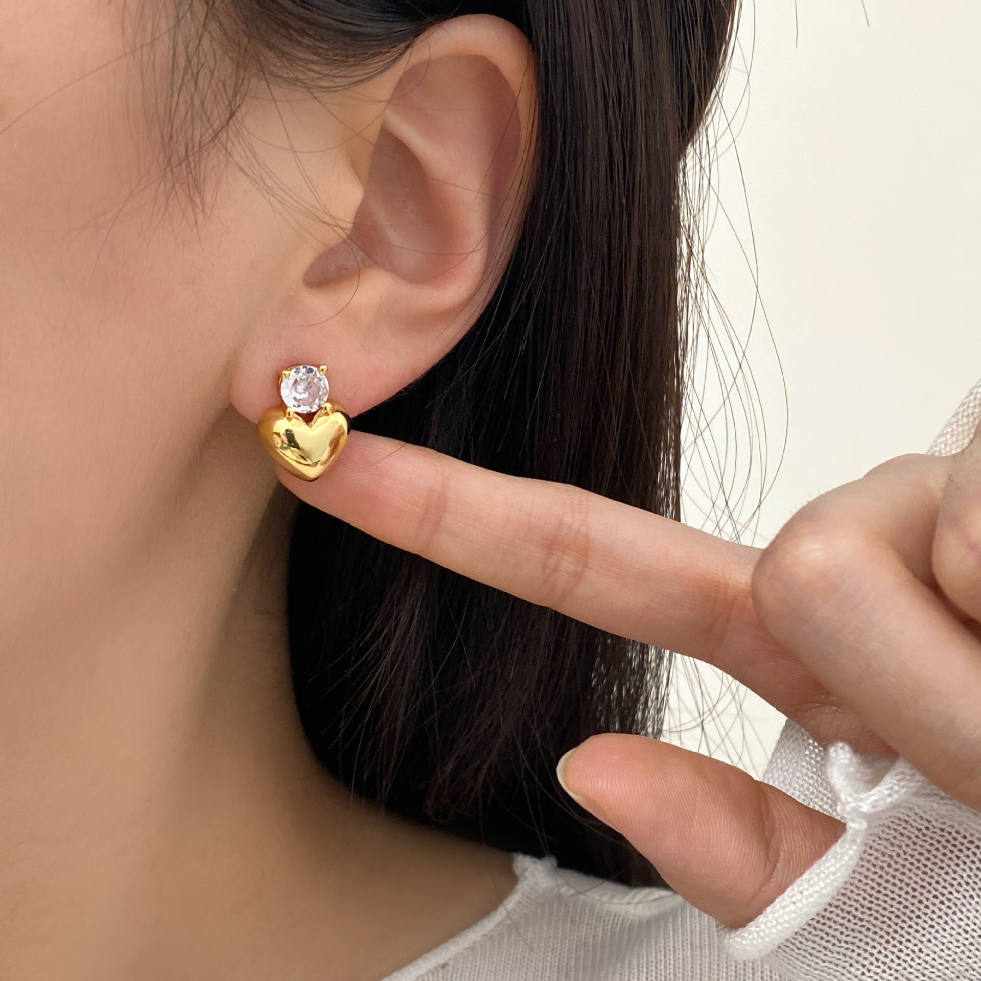 Glossy 3D Heart Earrings Exquisite No-piercing Clip-ons