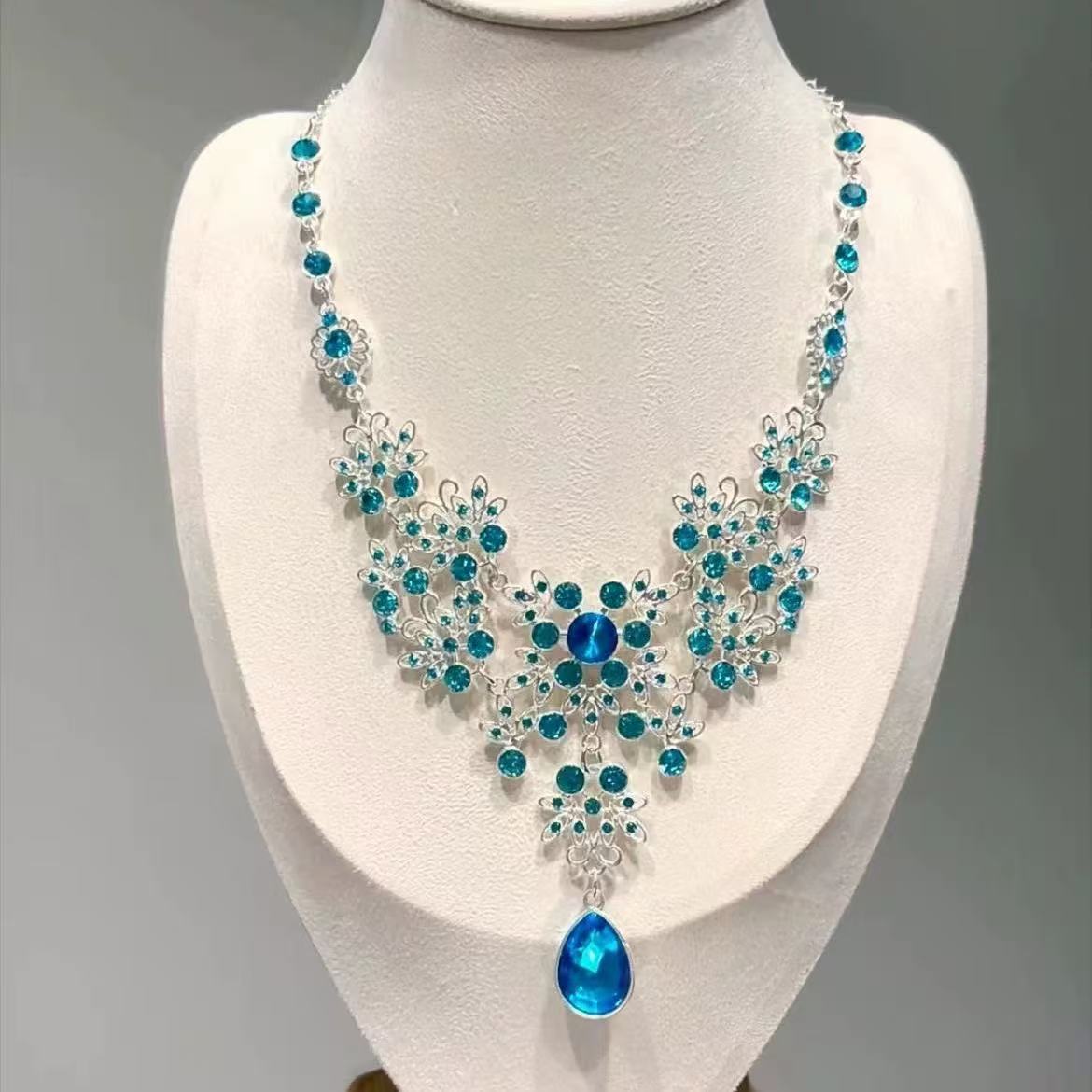 Women's Heavy Industry Advanced Sense Necklace Earrings