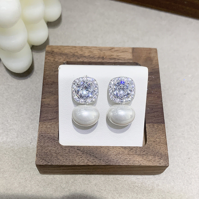 Elegant And Exquisite Sparkling Pearl Earrings