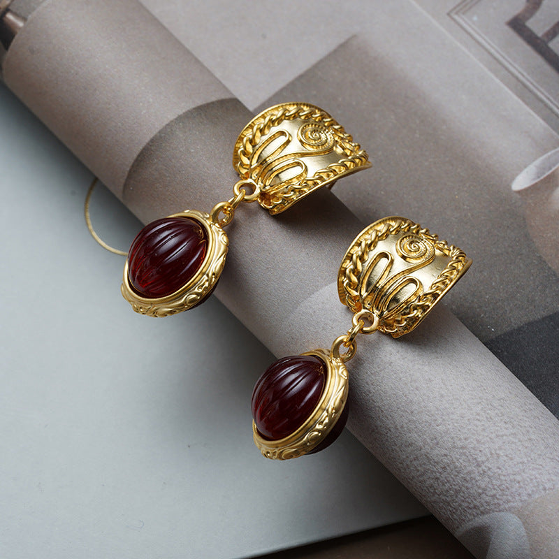 Retro Earrings Are Feminine, Lightweight, Luxurious And Exaggerated In Personality