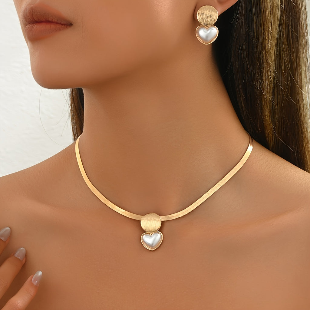 Three Fashionable, Elegant And Versatile Collarbone Brushed Geometric Heart Acrylic Pearl French Retro Snake Skin Chain Sets