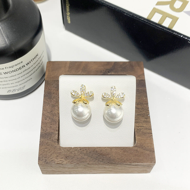 Pearl Flower High-end Small Fragrance Earrings