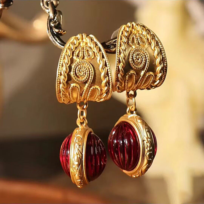 Retro Earrings Are Feminine, Lightweight, Luxurious And Exaggerated In Personality