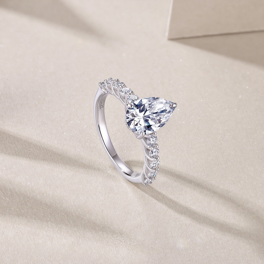 Moonlight Water Drop - A Wedding Ring Set With Top-quality Pear-shaped Moissanite S925 In Silver And Platinum-plated. The Ring Can Be Inspected With A Diamond Pen