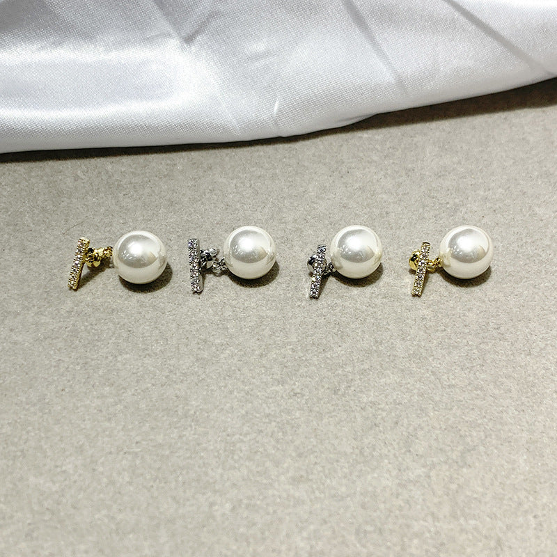Fashionable Luxury Pearl With Two Earrings