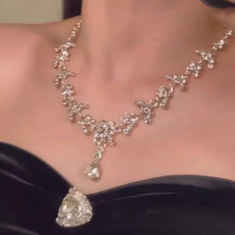 Women's Heavy Industry Advanced Sense Necklace Earrings