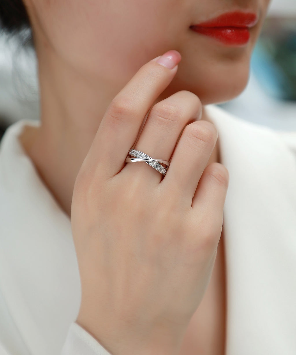 Dexterous Encircle - Set With Top-quality Moissanite S925 Silver And Platinum-plated Diamond Wedding Ring. The Ring Can Be Inspected With A Diamond Pen