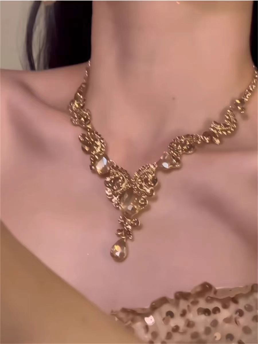 Women's Heavy Industry Advanced Sense Necklace Earrings