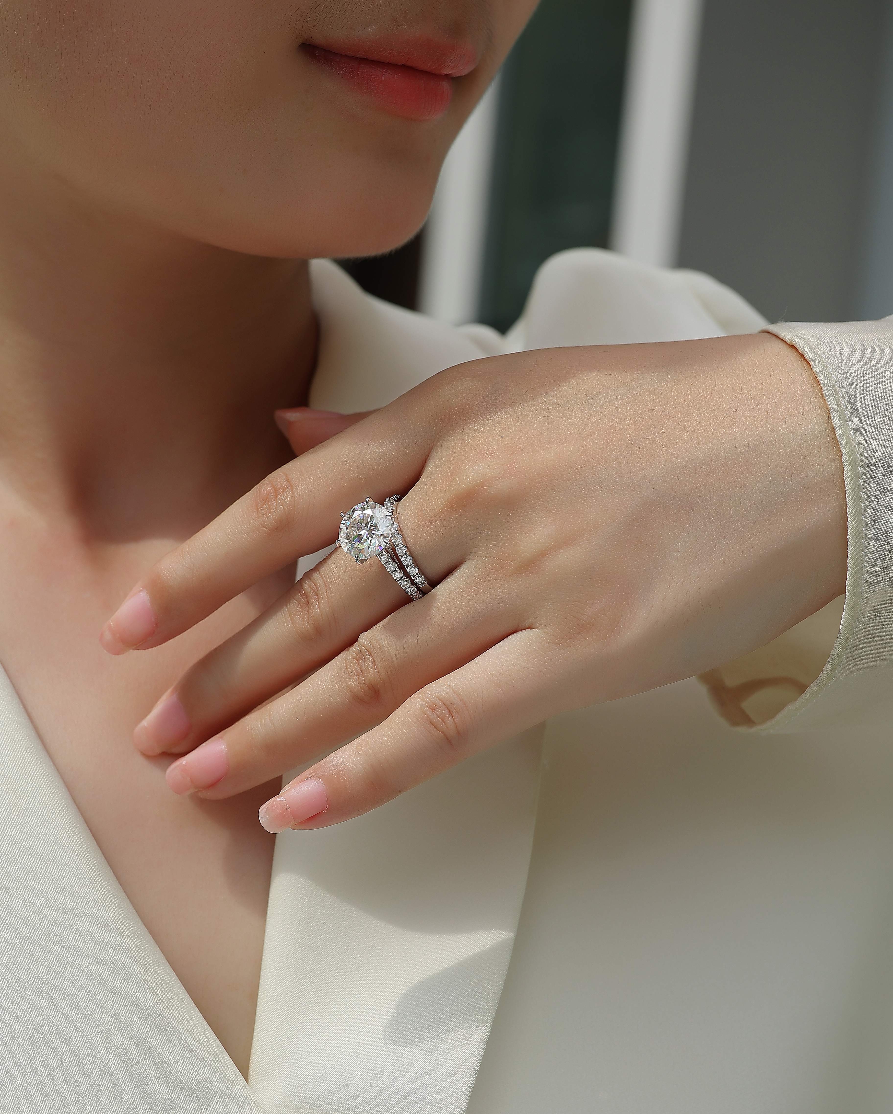 Star Double Dance - A 5-carat S925 Silver Diamond Ring Set With Top-quality Moissanite And Platinum Plating. The Wedding Ring Can Be Inspected With A Diamond Pen