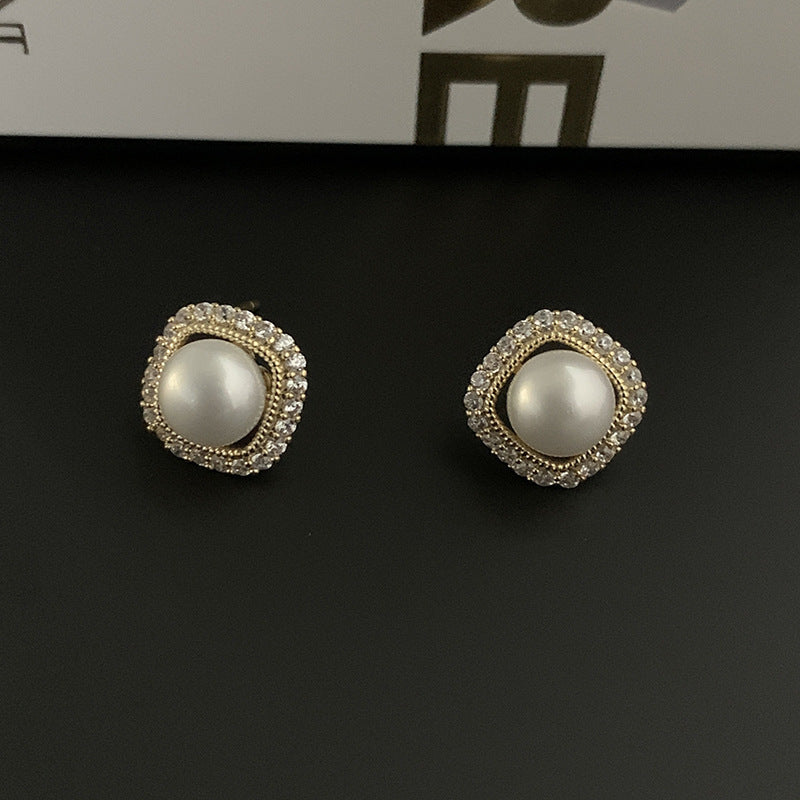 Minimally Luxurious Socialite Zircon Pearl Earrings