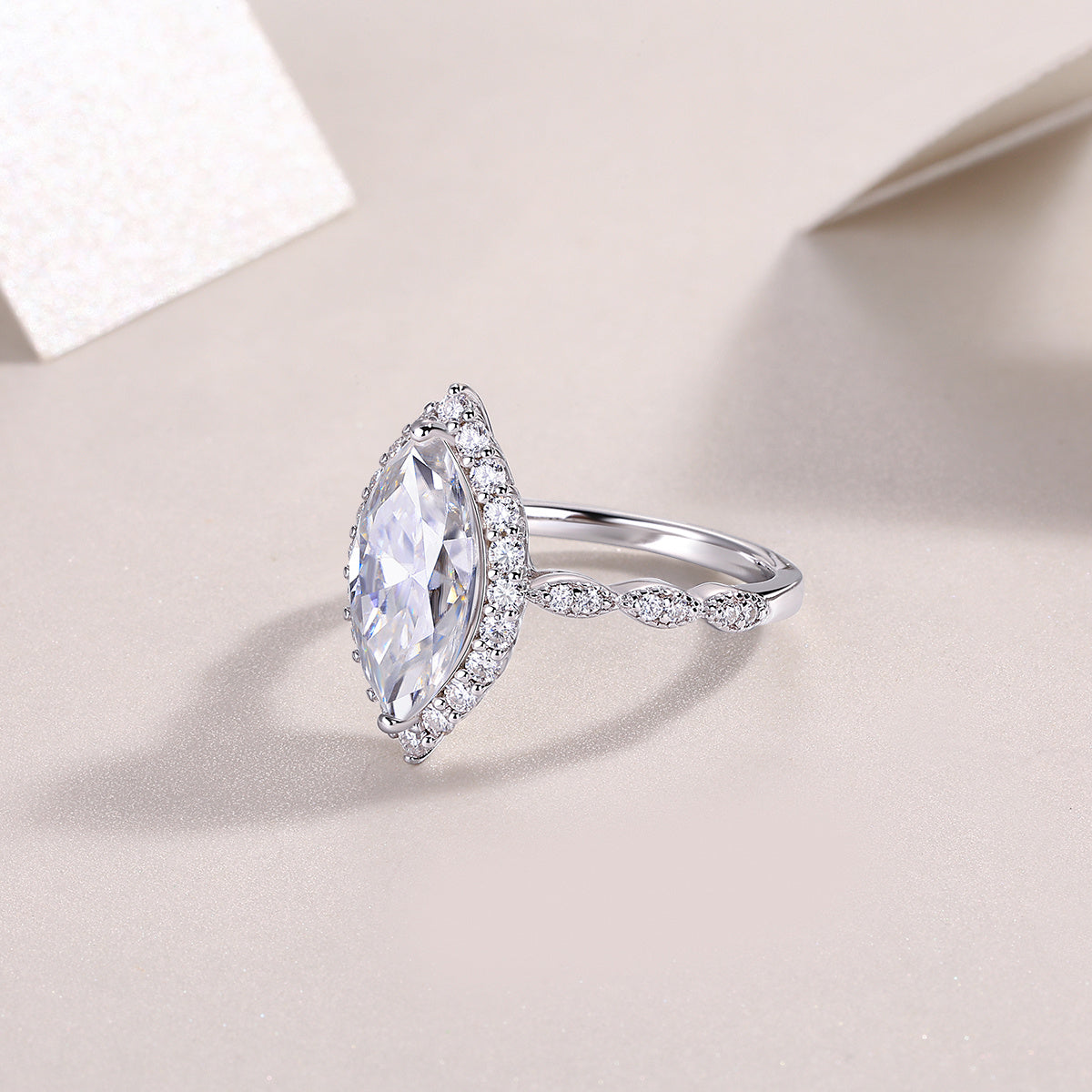 Heartbeat Mirror - A Wedding Ring Set With Top-quality Moissanite S925 In Silver And Platinum-plated. The Ring Can Be Inspected With A Diamond Pen