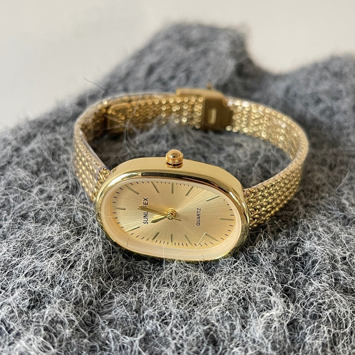 Women's Watch Exquisite High-grade Gold Steel Strap Watch