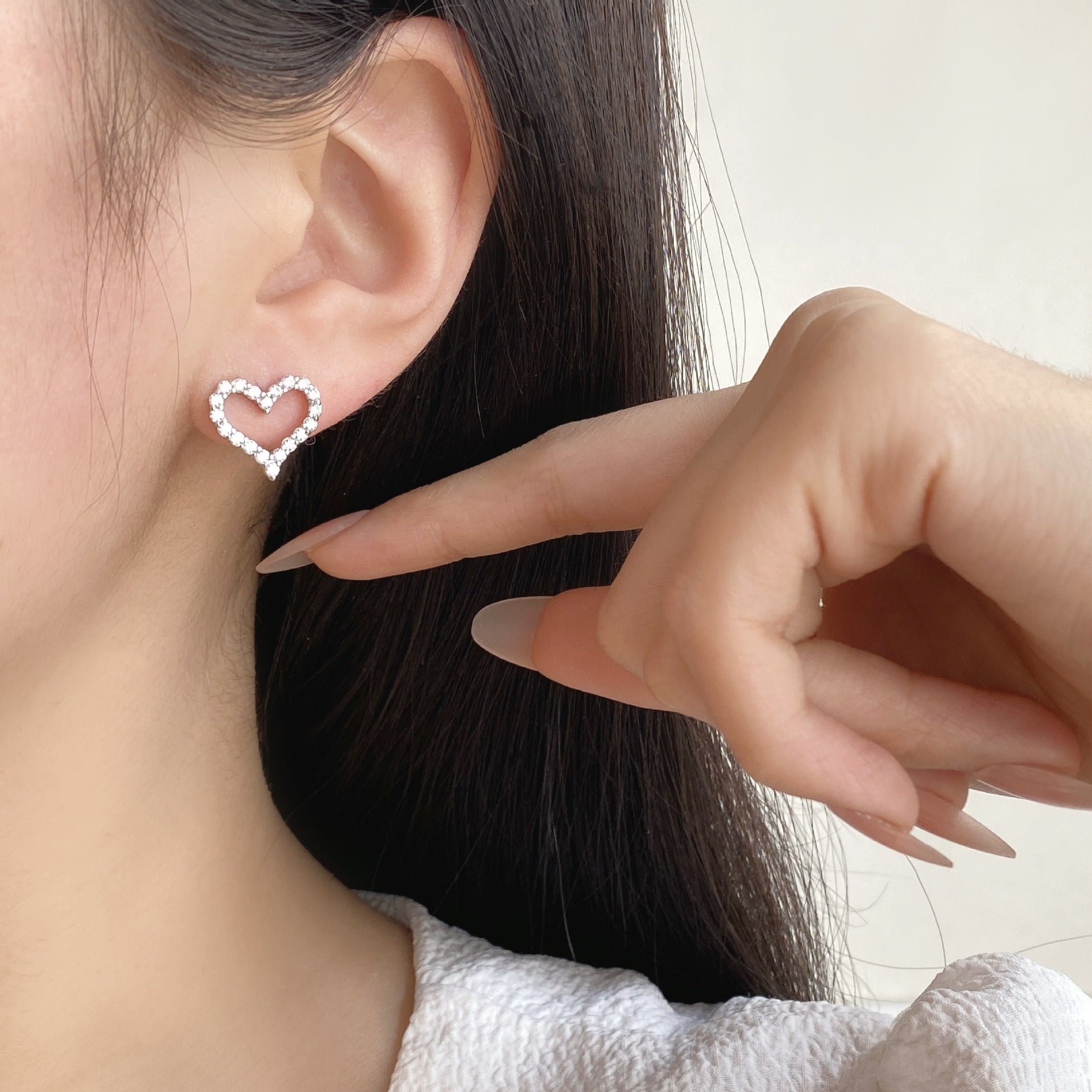 Small And Exquisite Love Temperament Earrings With A Sense Of High-end Ear Clips