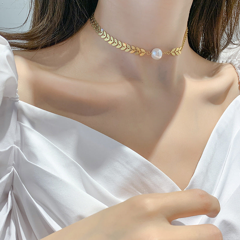 Short Wheat Pearl Necklace Golden Women's