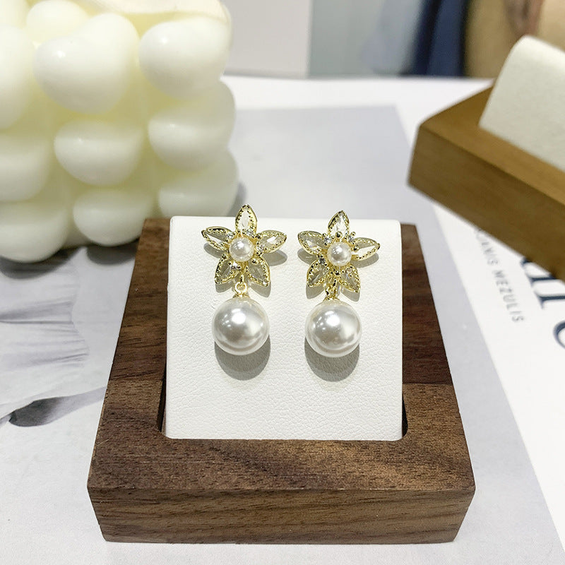 French Retro Light Luxury Niche Design Small Flower Earrings