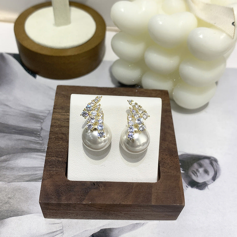 Gentle And Fashionable Temperament, Curved Zircon Pearl Earrings