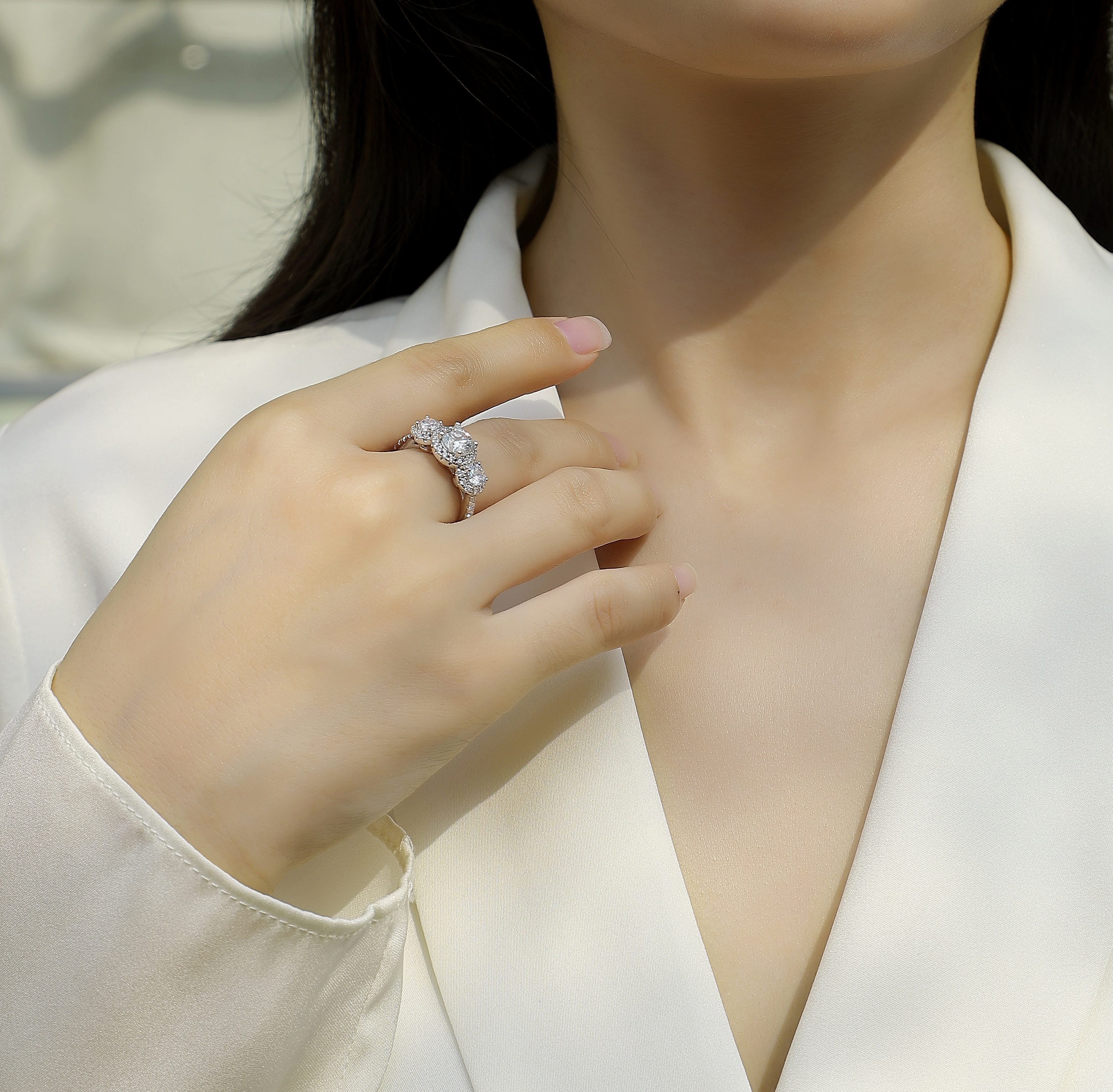 Human Warmth - A 1-carat Top-quality Moissanite S925 Silver Diamond Wedding Ring With Gold Plating. The Ring Can Be Inspected With A Diamond Pen