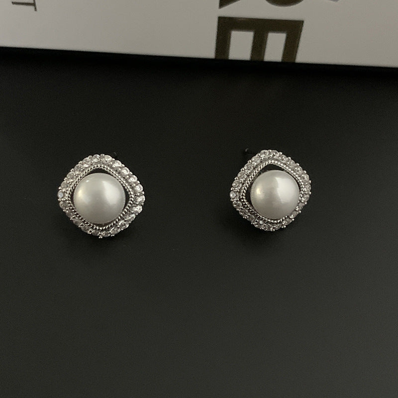 Minimally Luxurious Socialite Zircon Pearl Earrings