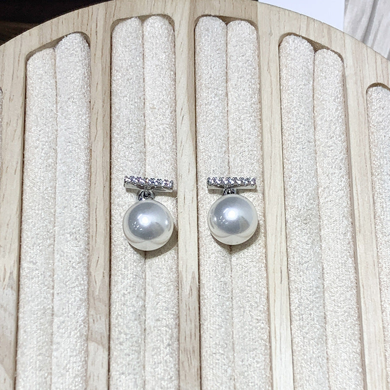 Fashionable Luxury Pearl With Two Earrings