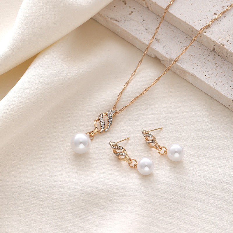 Pearl Pendant Necklace And Earrings Set