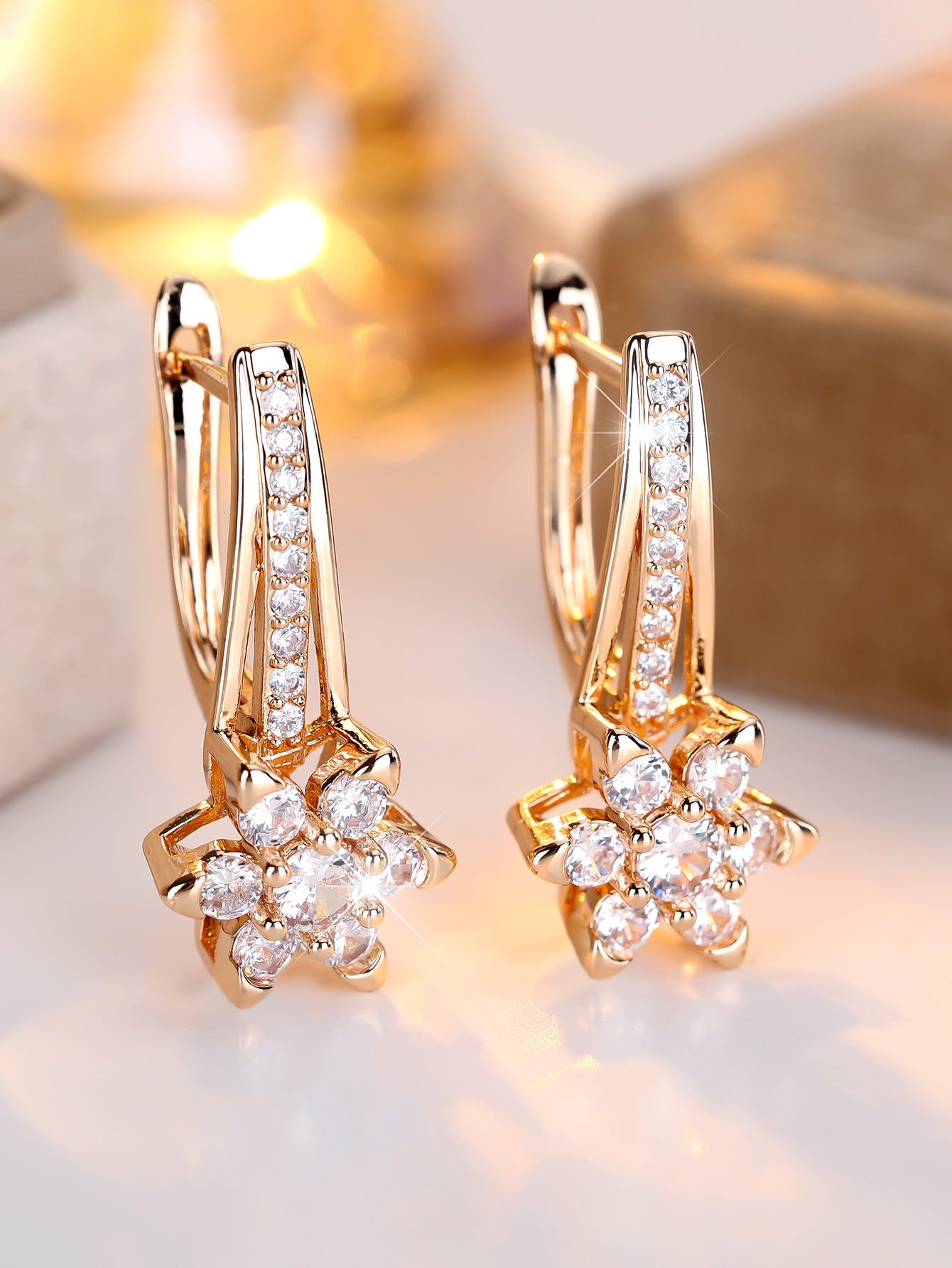 Round Zircon White Diamond Flower Full Diamond Ear Clip European And American Fashion High-grade Earrings