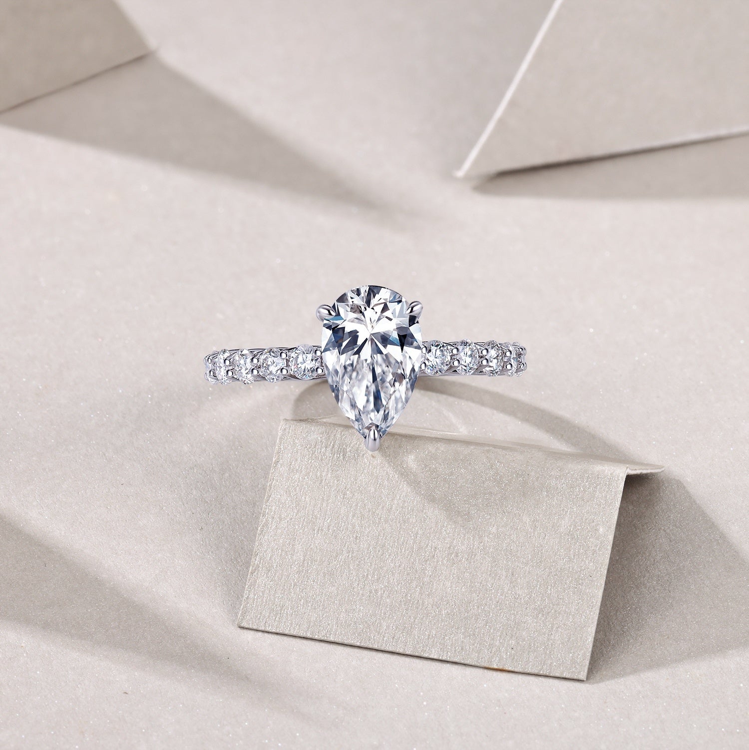 Moonlight Water Drop - A Wedding Ring Set With Top-quality Pear-shaped Moissanite S925 In Silver And Platinum-plated. The Ring Can Be Inspected With A Diamond Pen