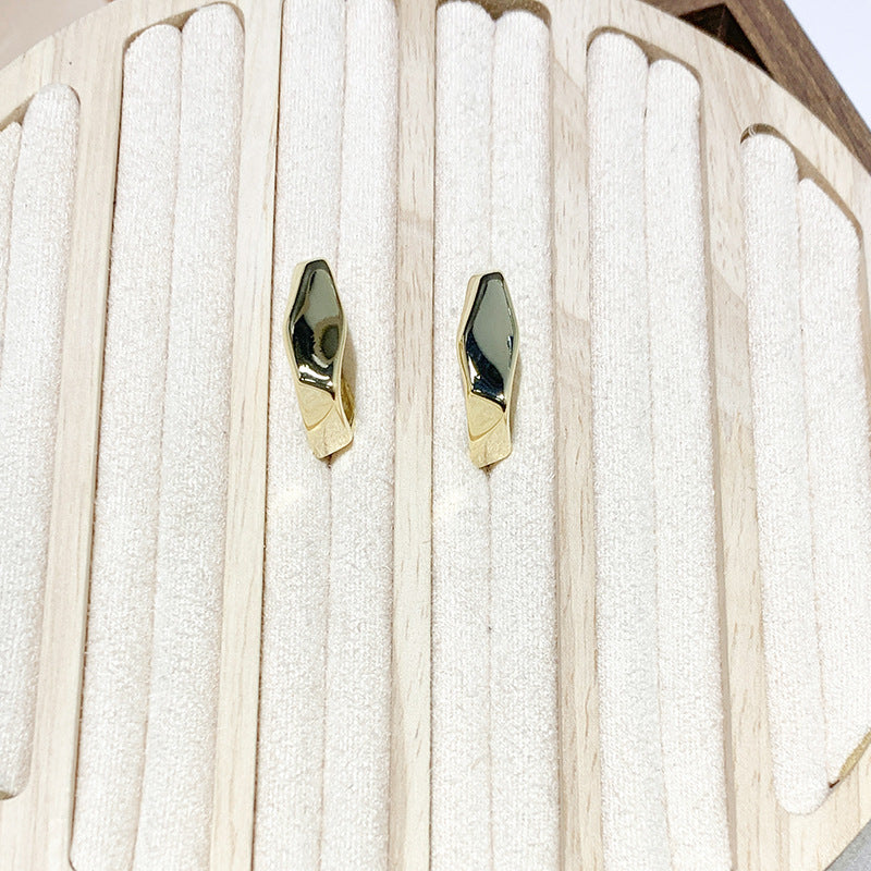 Irregular C-shaped Earrings With Minimalist Design