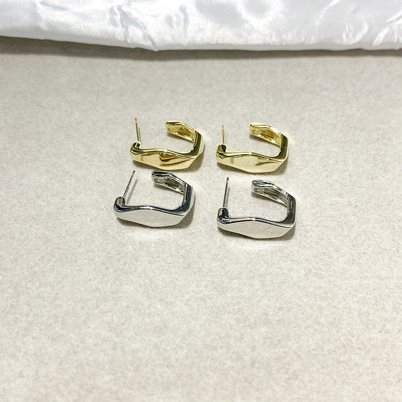 Irregular C-shaped Earrings With Minimalist Design