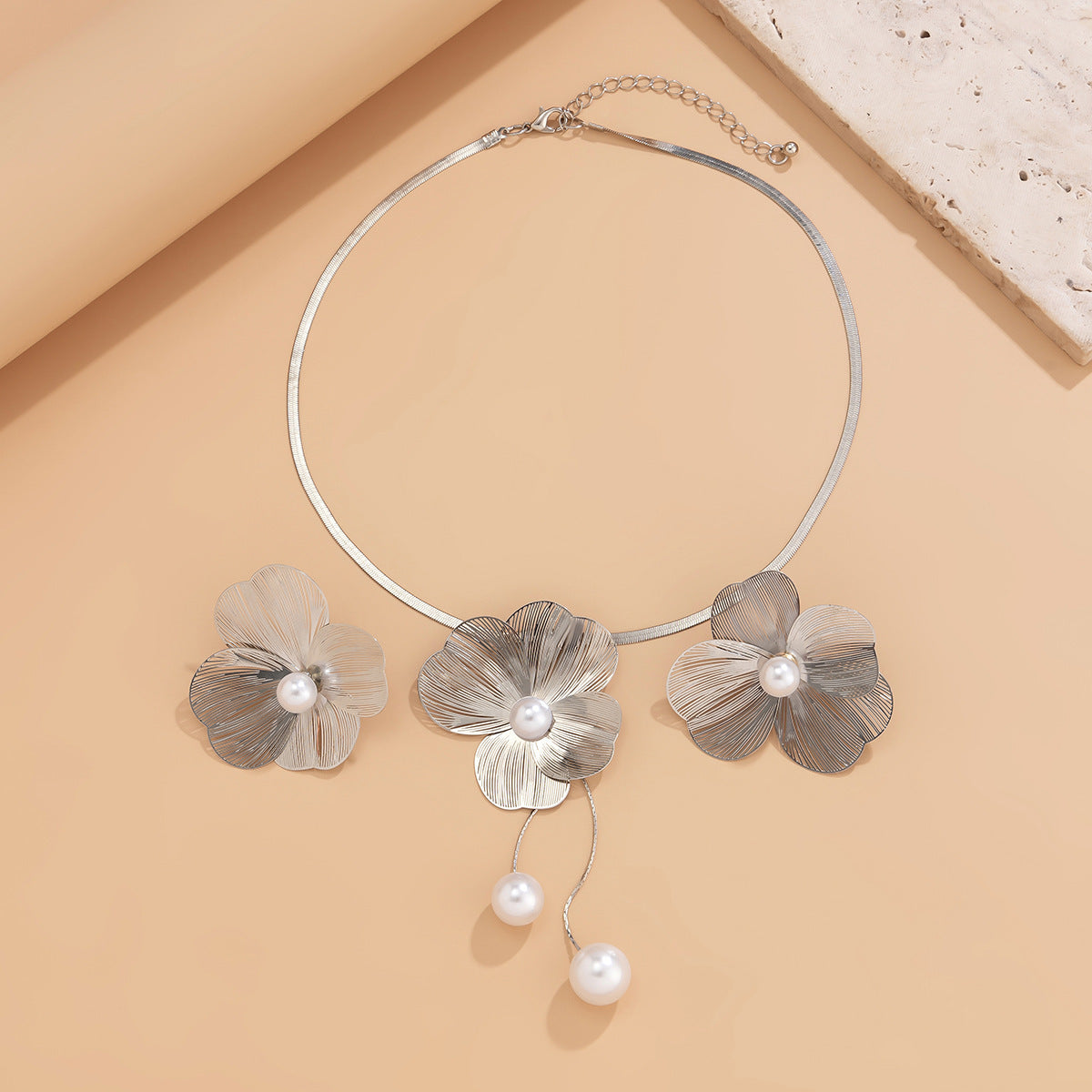 Lady's Flower Inlaid Pearl Necklace And Earrings Suite